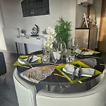 Ideal Long Sejour, Souvenirs De Provence,t2 Classe, Vue Sur Les Montagnes, Toutes Commodites! *
