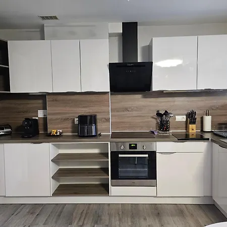 Ideal Long Sejour, Souvenirs De Provence,t2 Classe, Vue Sur Les Montagnes, Toutes Commodites!