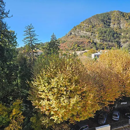 Ideal Long Sejour, Souvenirs De Provence,t2 Classe, Vue Sur Les Montagnes, Toutes Commodites! Apartment Digne-les-Bains